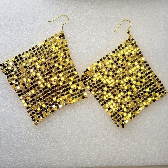 Light Metallic Gold Chain Mail Drop Earrings - Picture 9 of 11